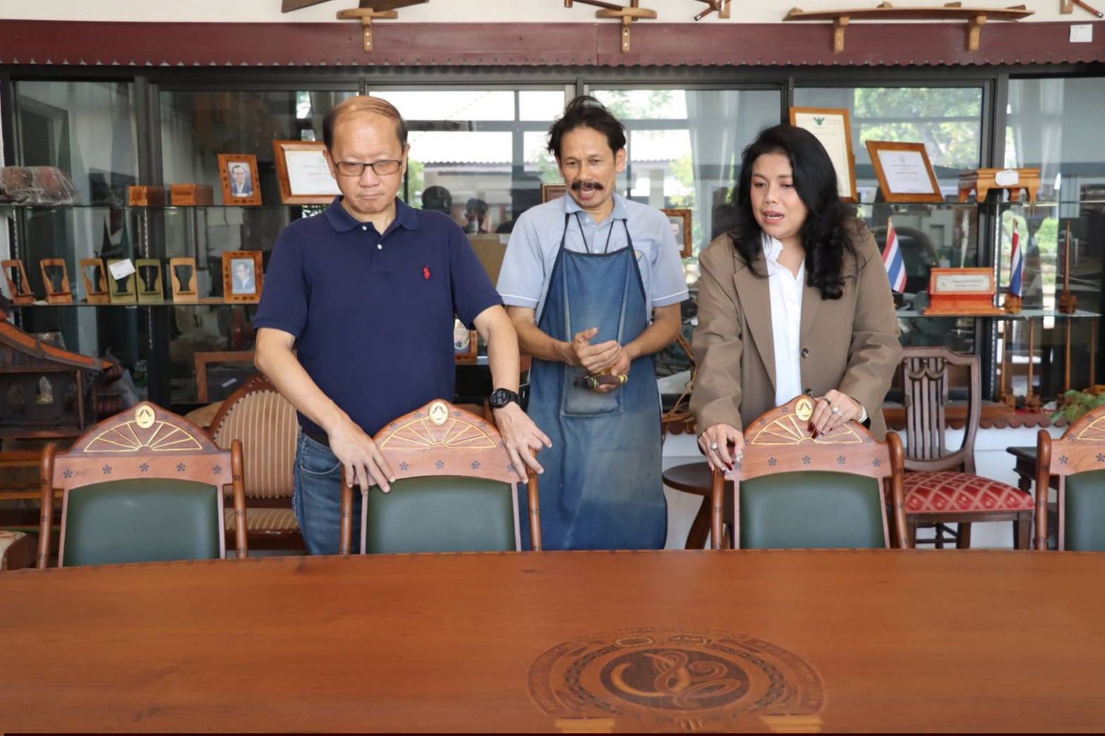 title - ผอ.ศพส. ให้การต้อนรับ คณะนักศึกษาโครงการรัฐประศาสนศาสตรมหาบัณฑิต รุ่นที่ 18 มหาวิทยาลัยรามคำแหง เข้าเยี่ยมชมแผนกฝึกอบรมทั้ง 12 แผนก และพื้นที่ภายในศูนย์ส่งเสริมและพัฒนาอาชีพเสริมนอกภาคการเกษตร